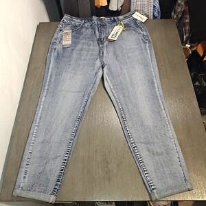 Celebrity Ace Woman's light wash skinny jeans,Size 18